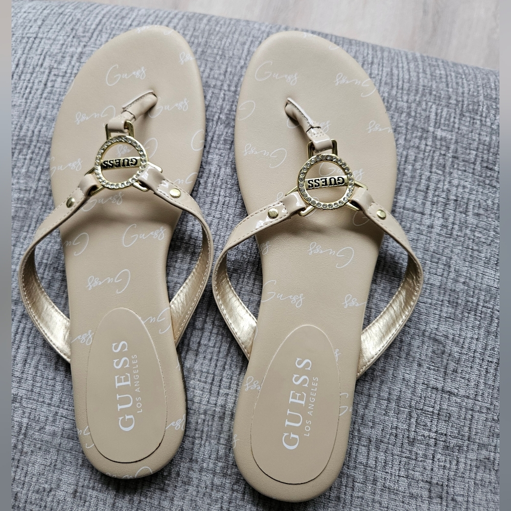 🎀 NWOT Guess Bling Flip-Flop Sandals.  Color: Tan/ Size:8 ✨️
